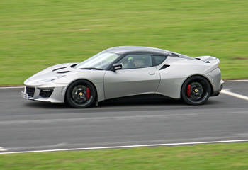 Lotus_Evora_on_track